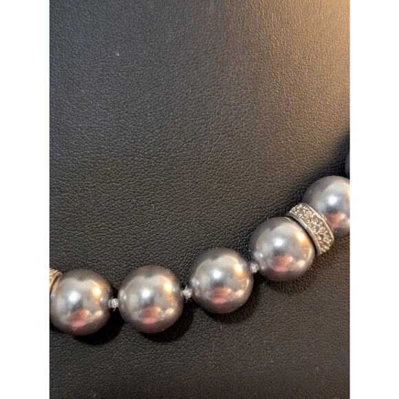 Glass Gray Pearl Rhinestone Rondelle Magnetic Ball Clasp Necklace & Earring Set - Picture 5 of 6